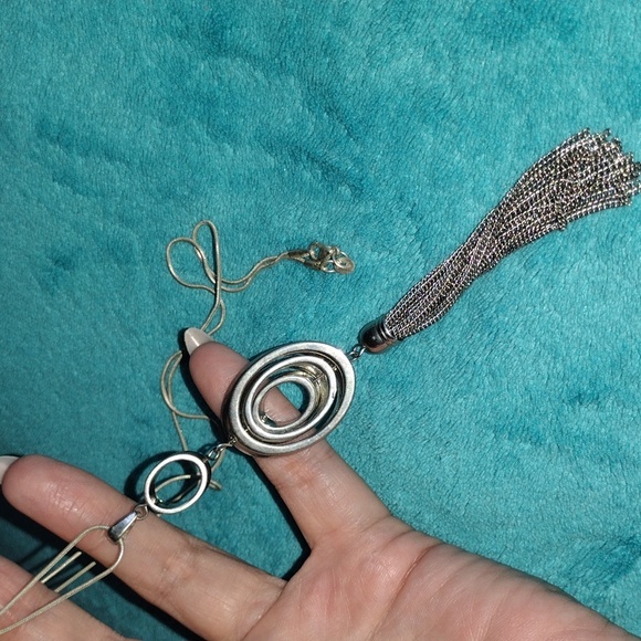 Long silver necklace with tassel - Picture 3 of 3